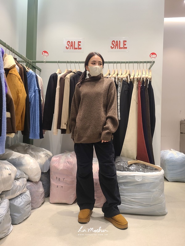 (限量商品)高領坑條上衣